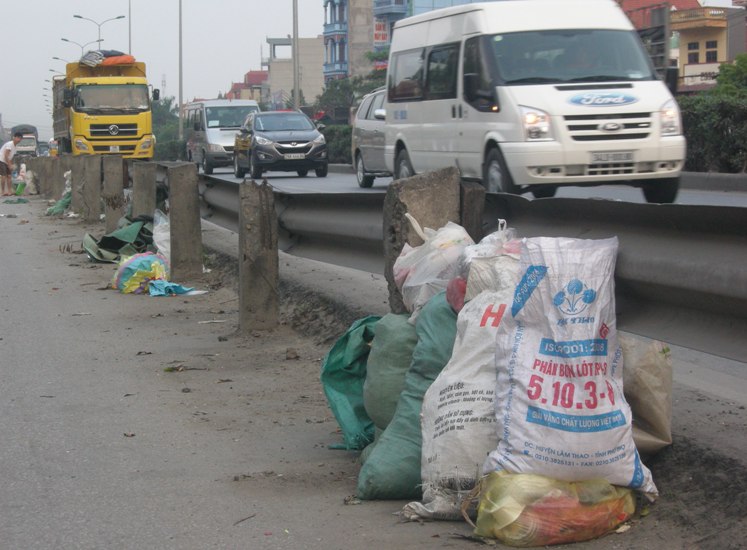 Quốc lộ 5 Chật chội, nguy hiểm và nhếch nhác